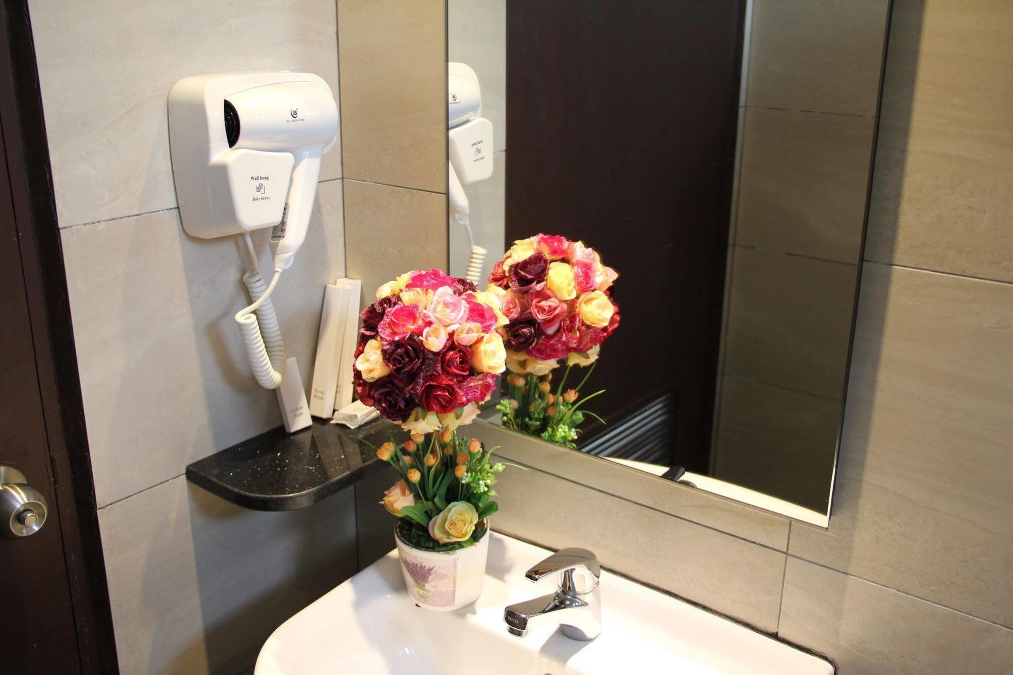 Kl Hotel ลาบวน ภายนอก รูปภาพ
