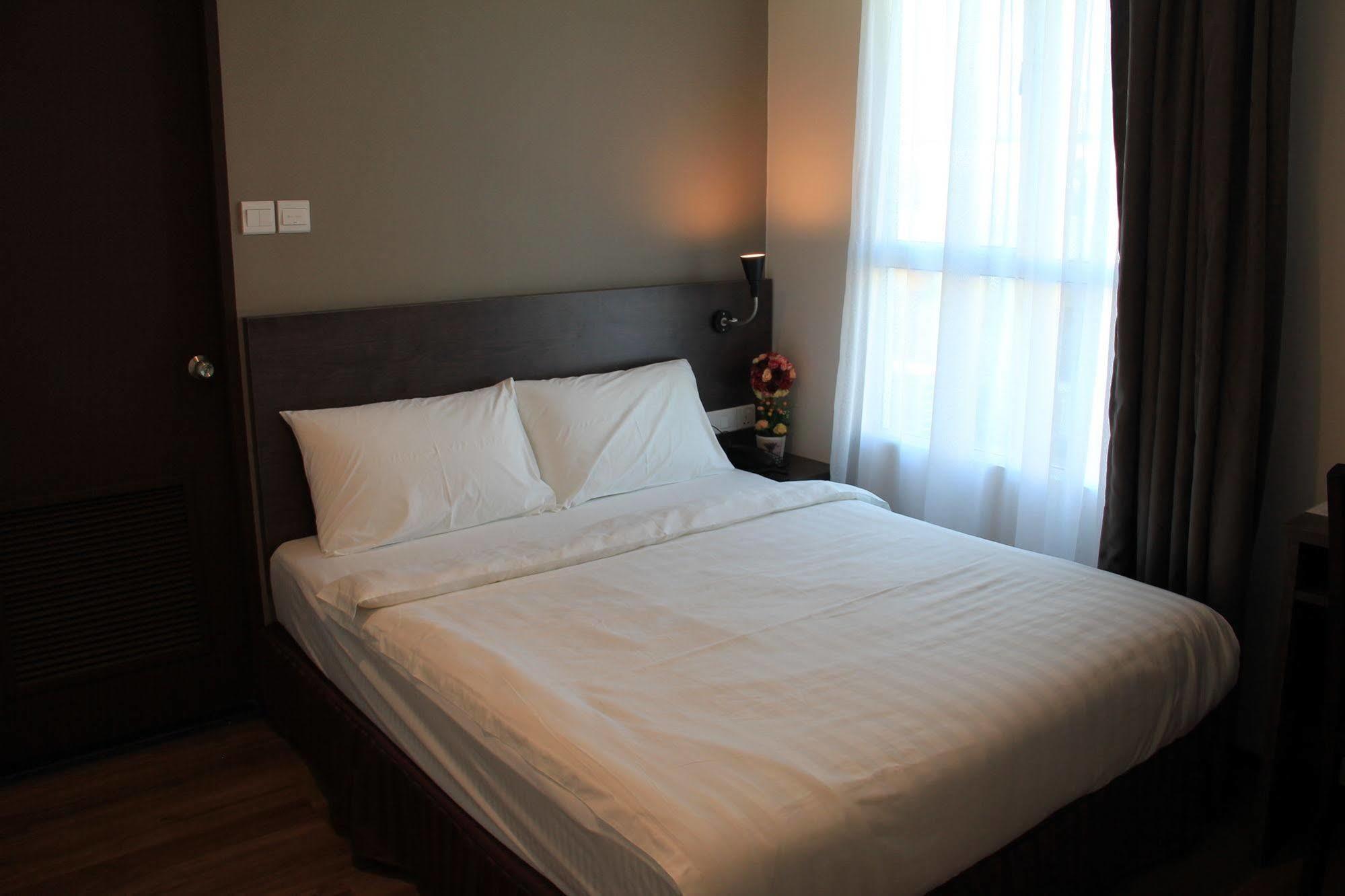 Kl Hotel ลาบวน ภายนอก รูปภาพ